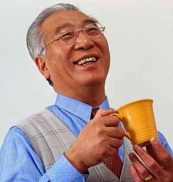 老年人发生白内障的原因